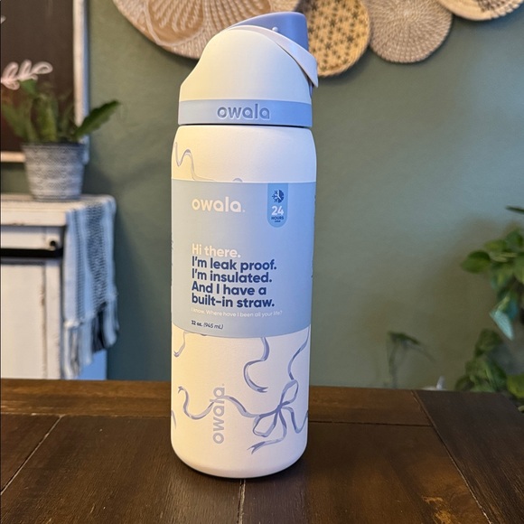 Owala Tied And True Blue Bows 32 Oz Freesip UO Exclusive! New! - Picture 3 of 7